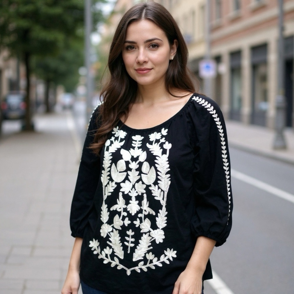 Solitaire Womens Plus Size Black White Floral Embroidery Boho Long Sleeve Top